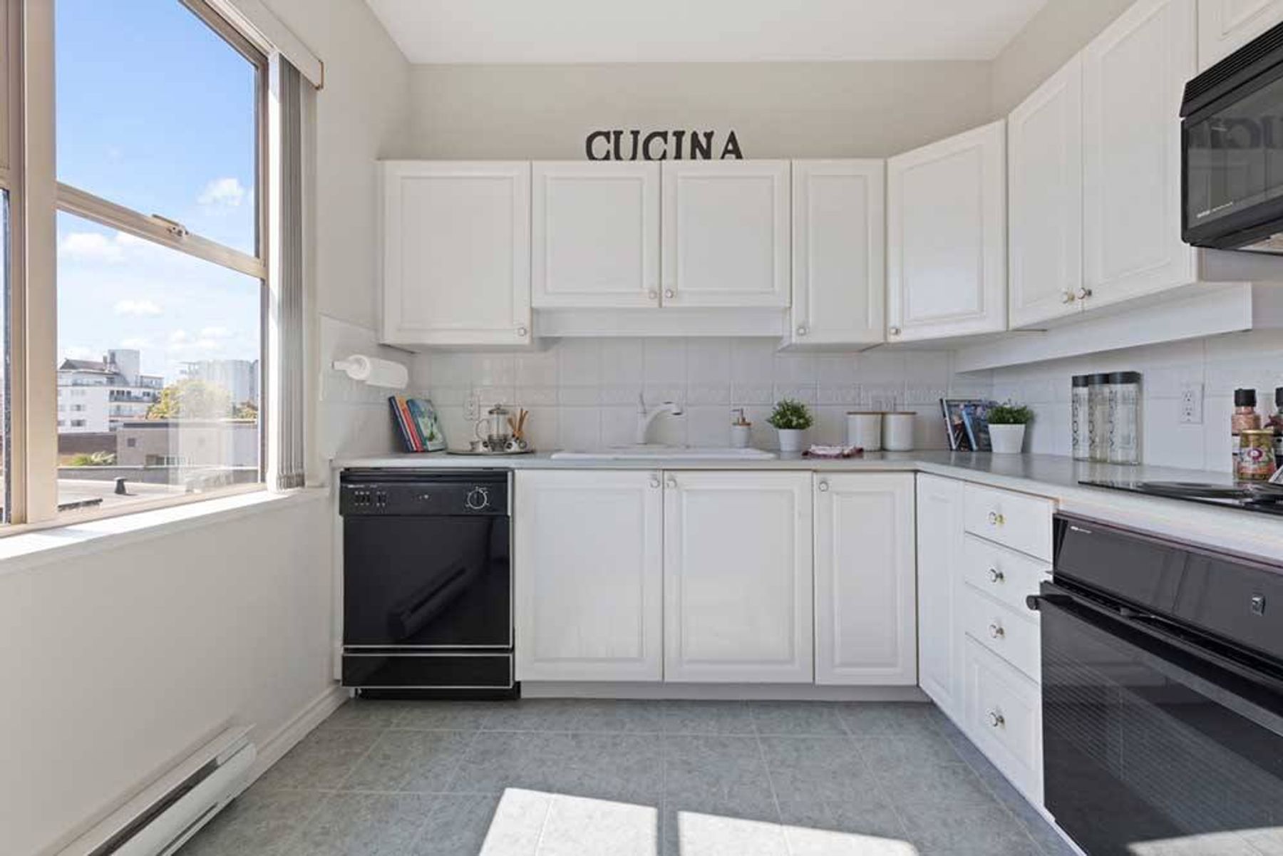 301 1765 Marine Drive