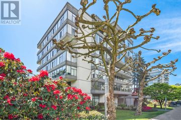 402 1420 DUCHESS AVENUE, West Vancouver BC V7T 1H8