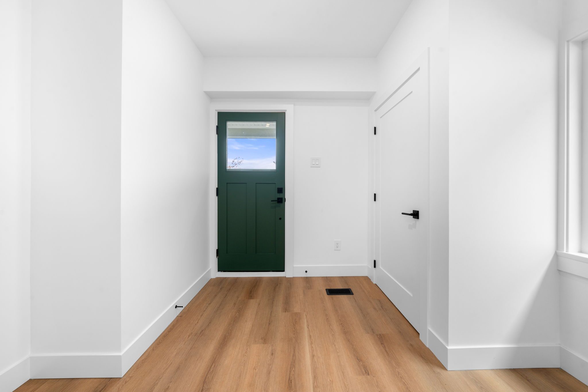 2530 McGill Street photo 4