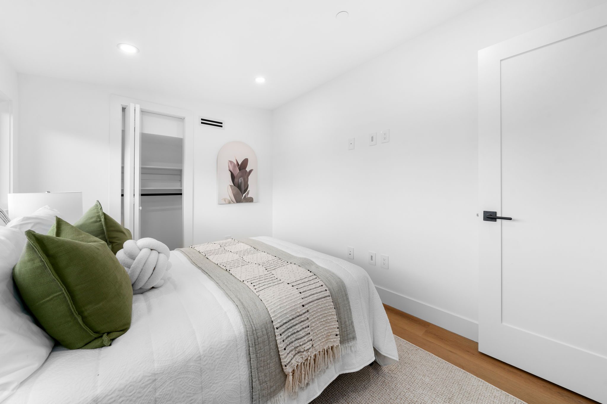 2528 McGill Street photo 30