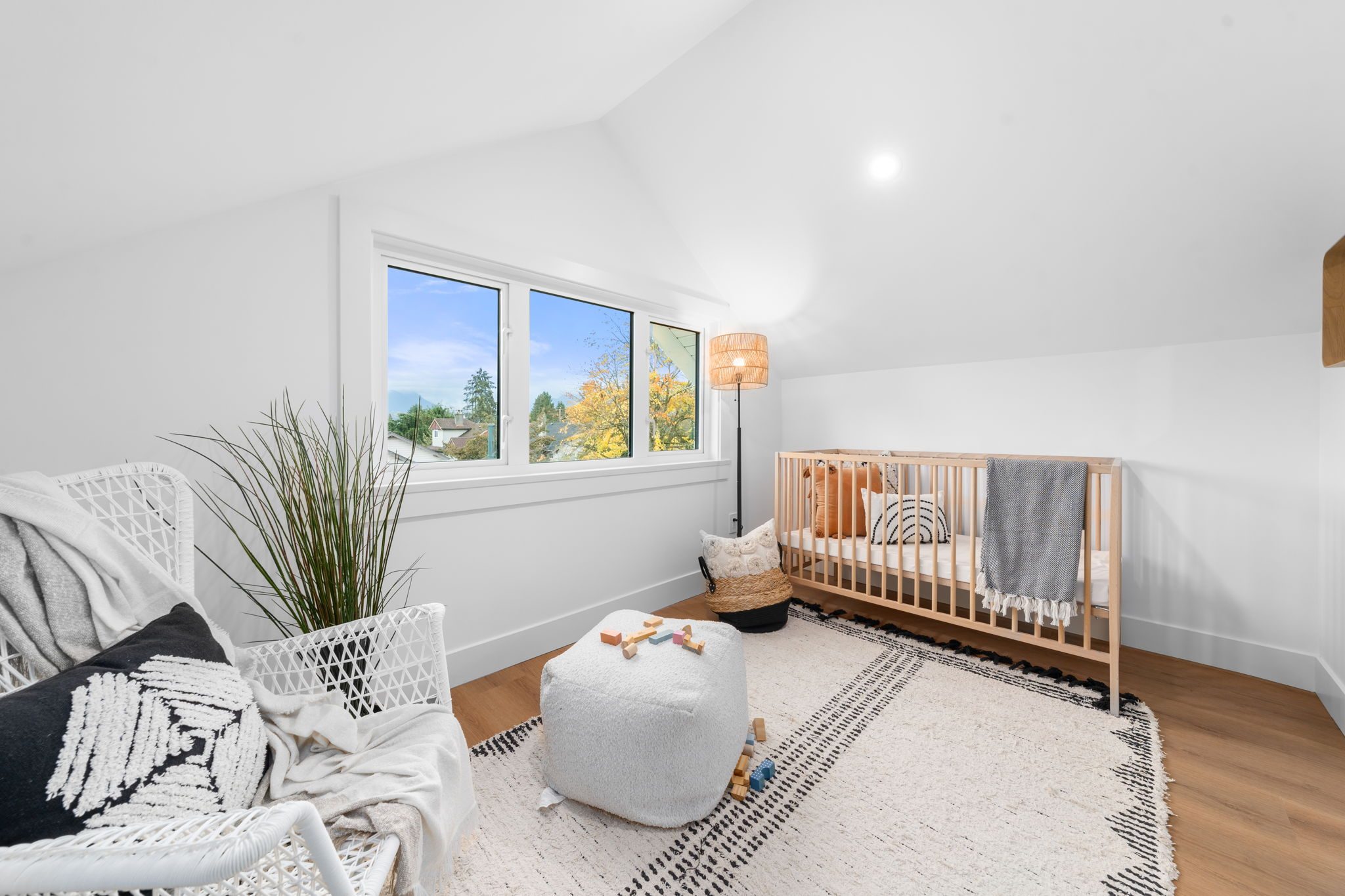 2528 McGill Street photo 32