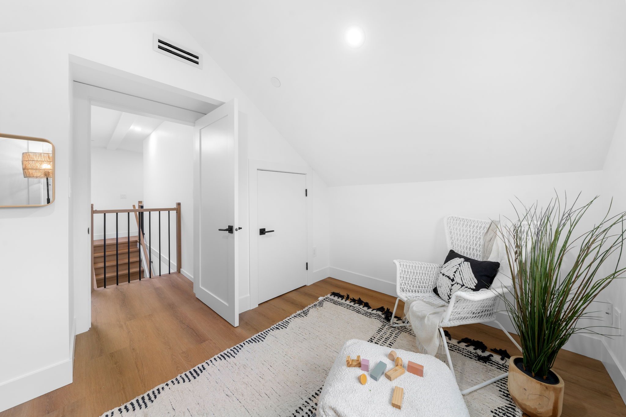 2528 McGill Street photo 34