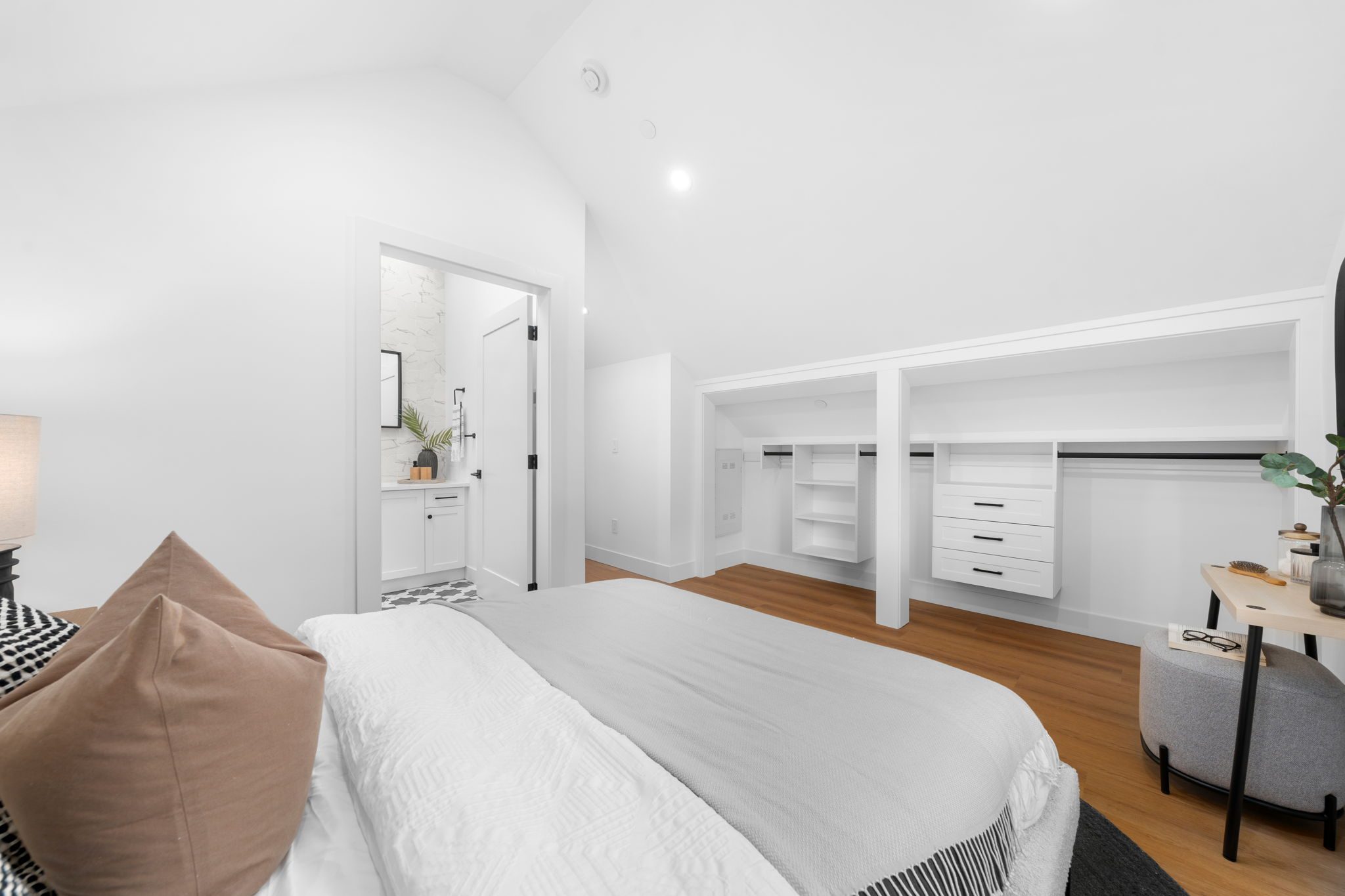 2528 McGill Street photo 37