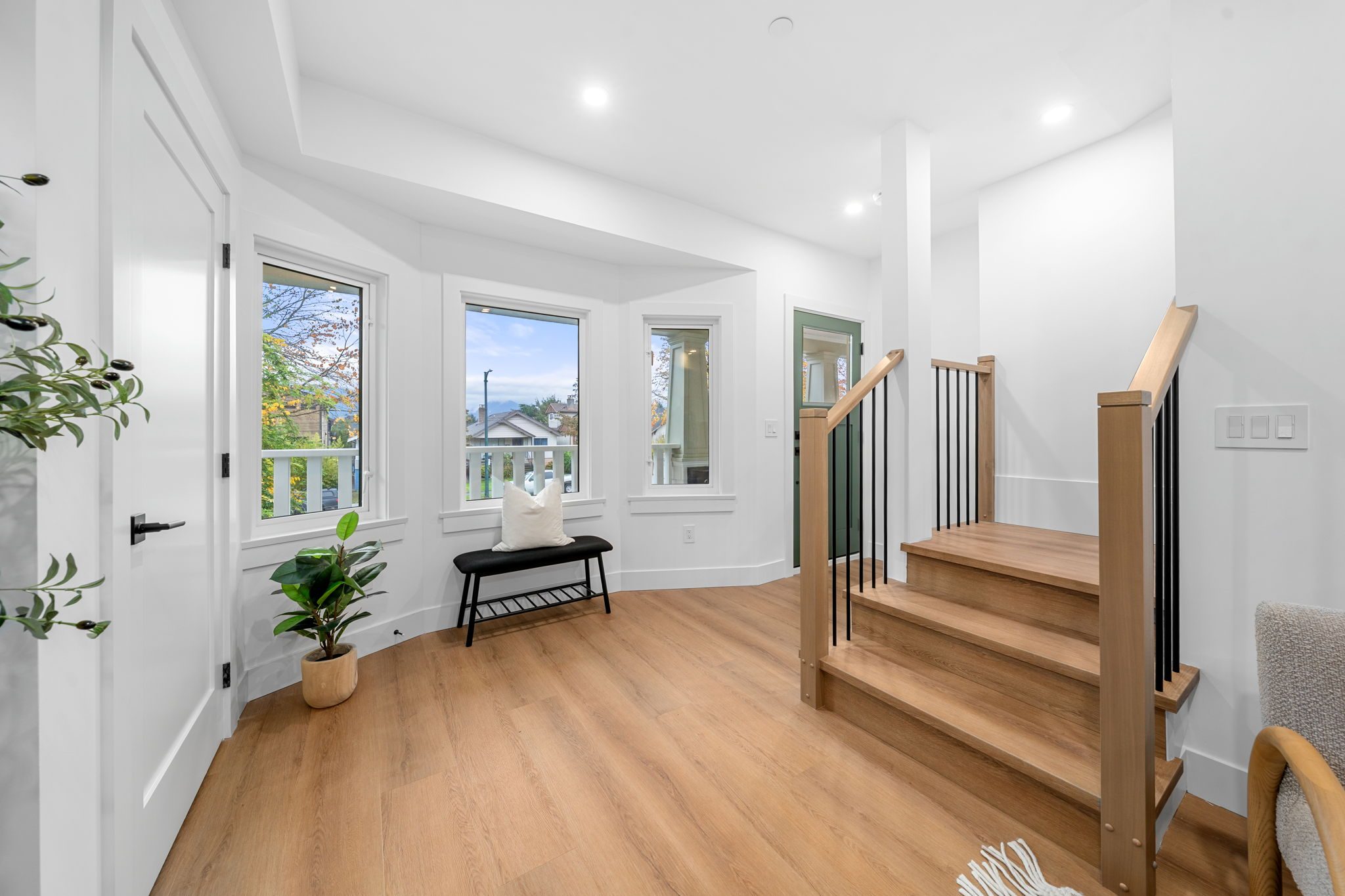 2528 McGill Street photo 4