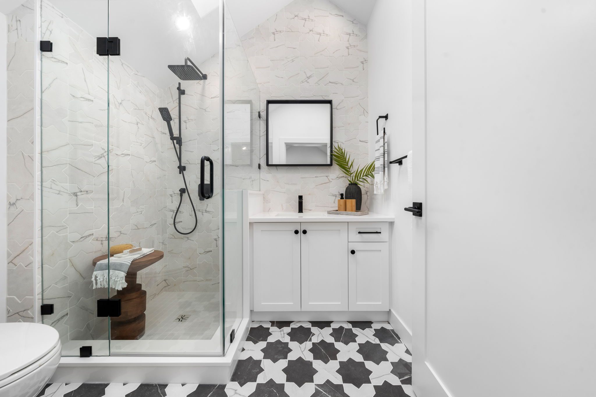 2528 McGill Street photo 40