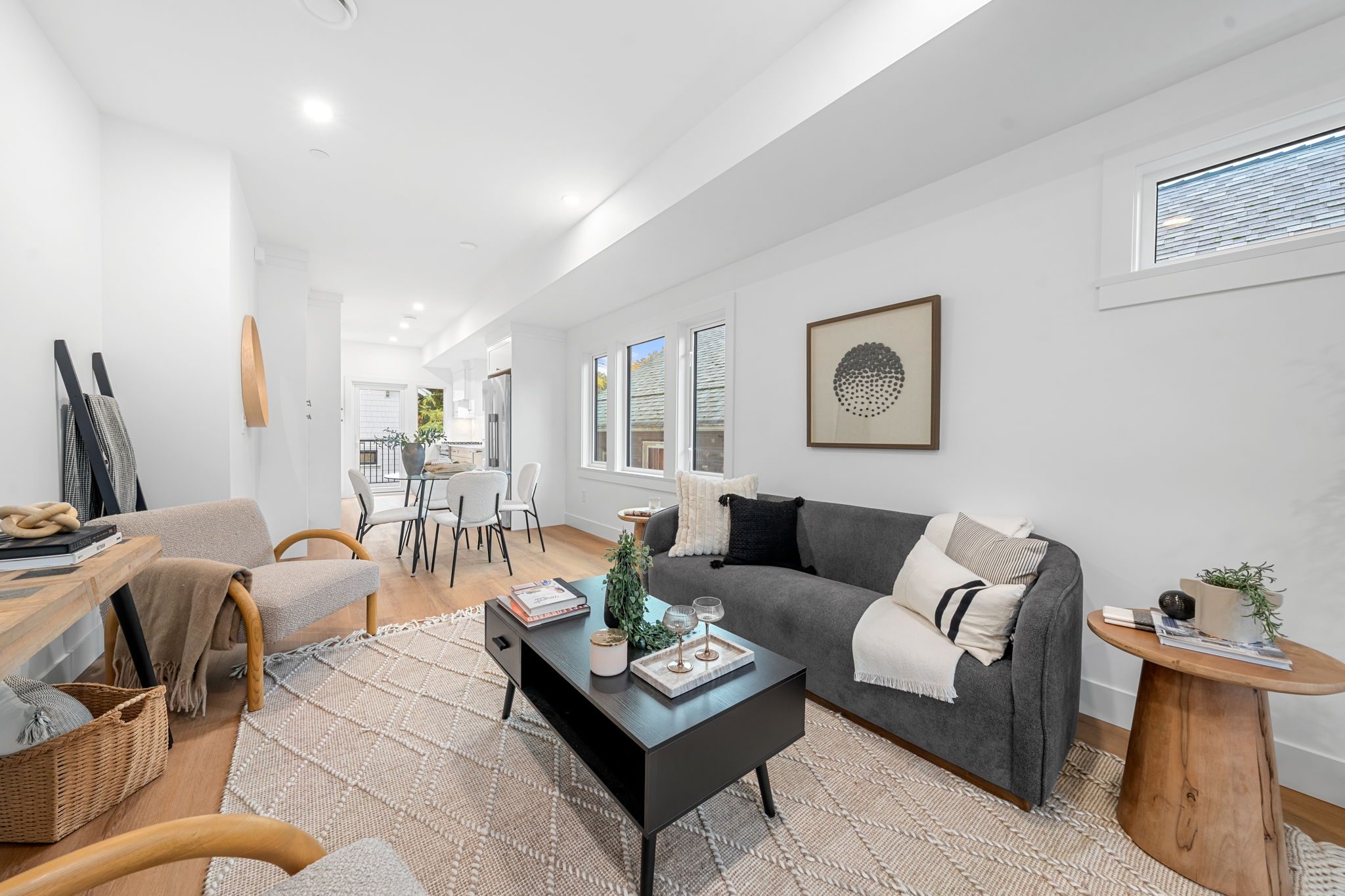 2528 McGill Street photo 5