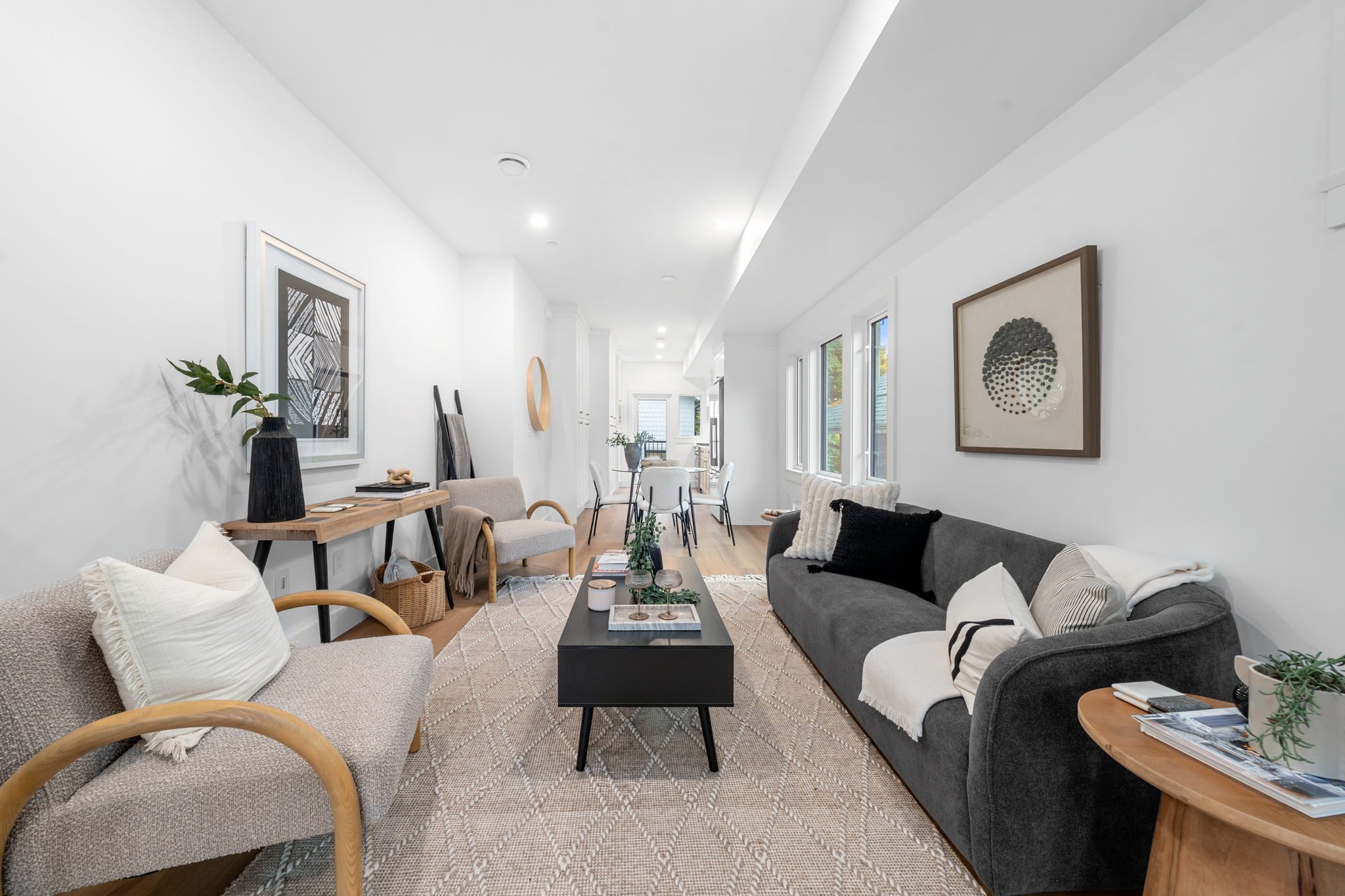 2528 McGill Street photo 6