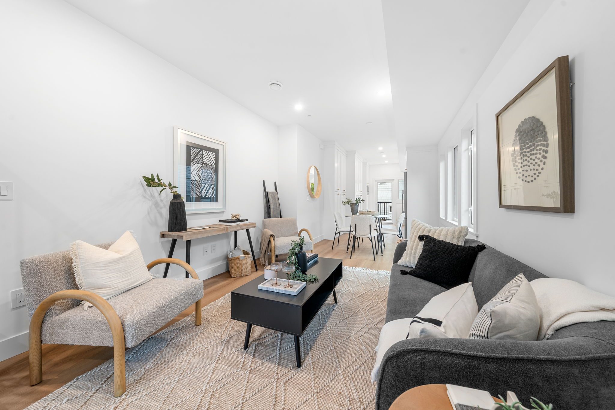 2528 McGill Street photo 7