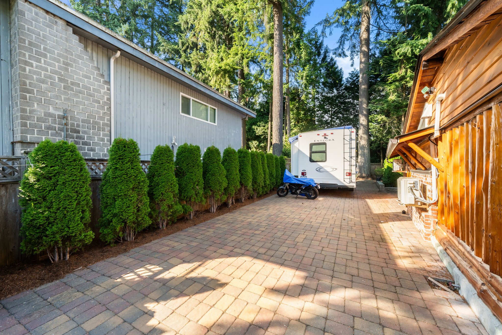 2540 Boswell Avenue photo 58