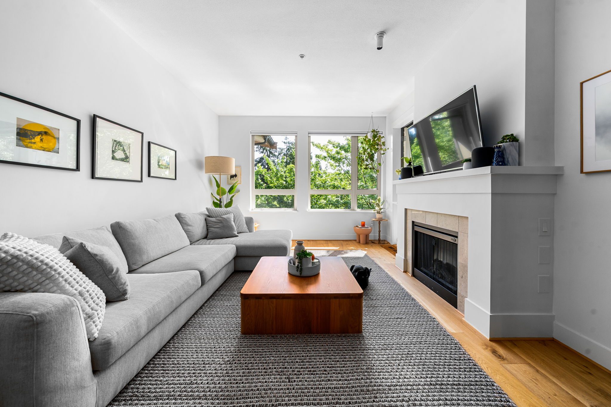 401 2601 Whiteley Court photo 20