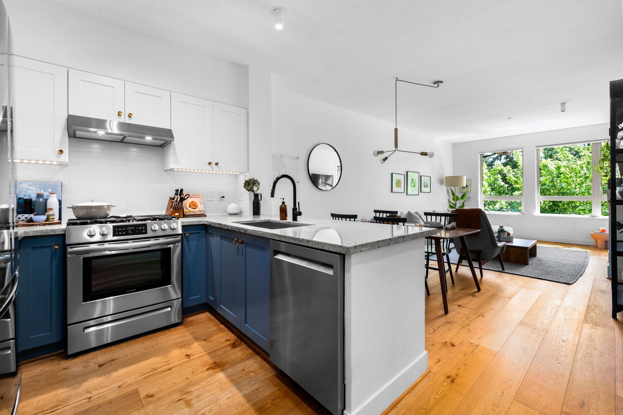 401 2601 Whiteley Court photo 4
