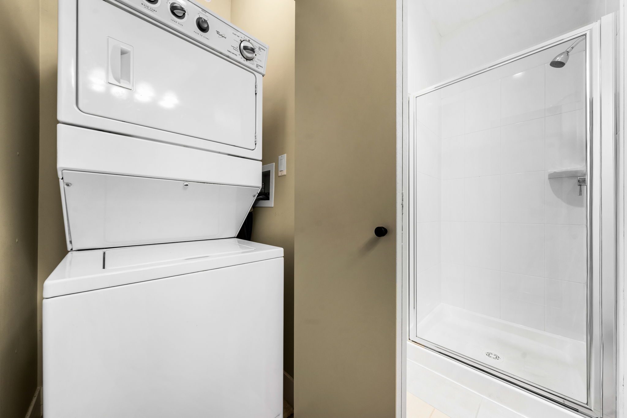 401 2601 Whiteley Court photo 45