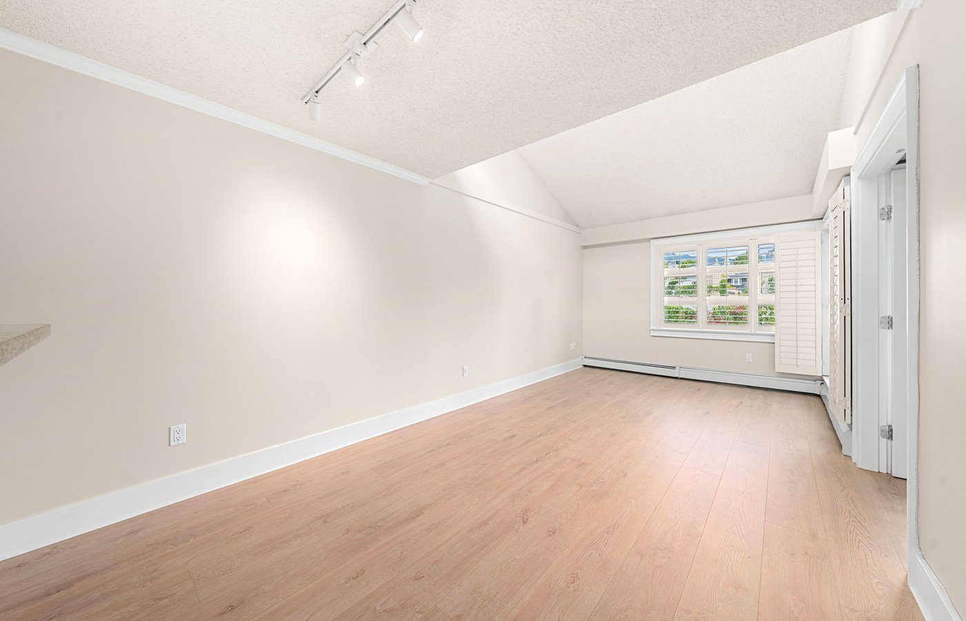 301 235 W 4th Street photo 13