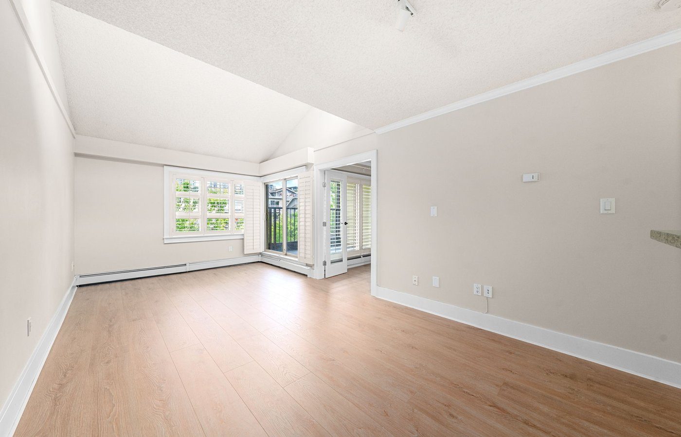 301 235 W 4th Street photo 14