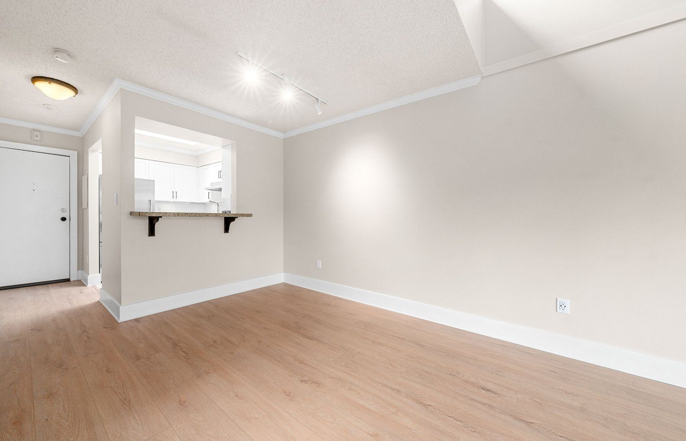 301 235 W 4th Street photo 15