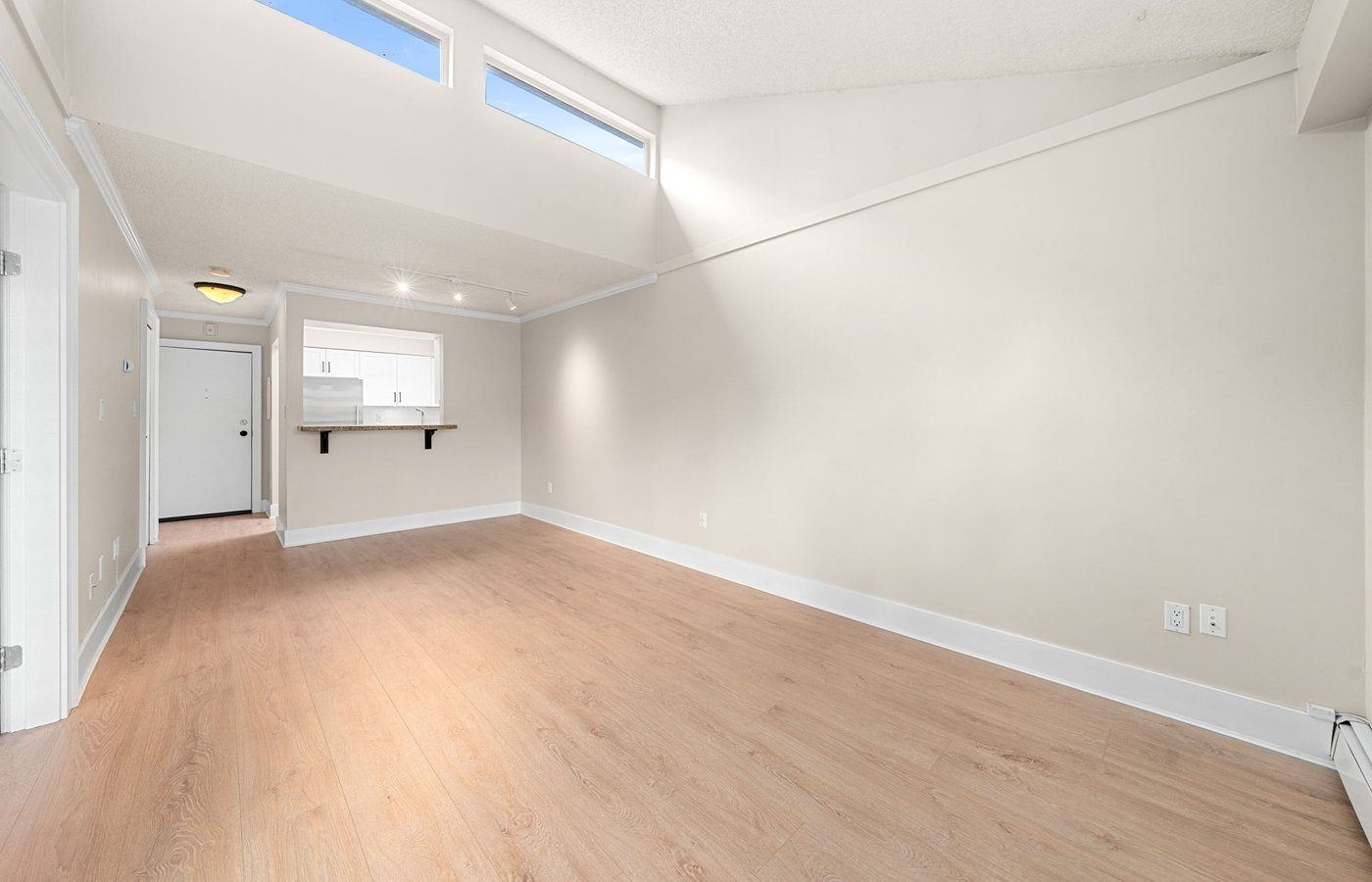 301 235 W 4th Street photo 17