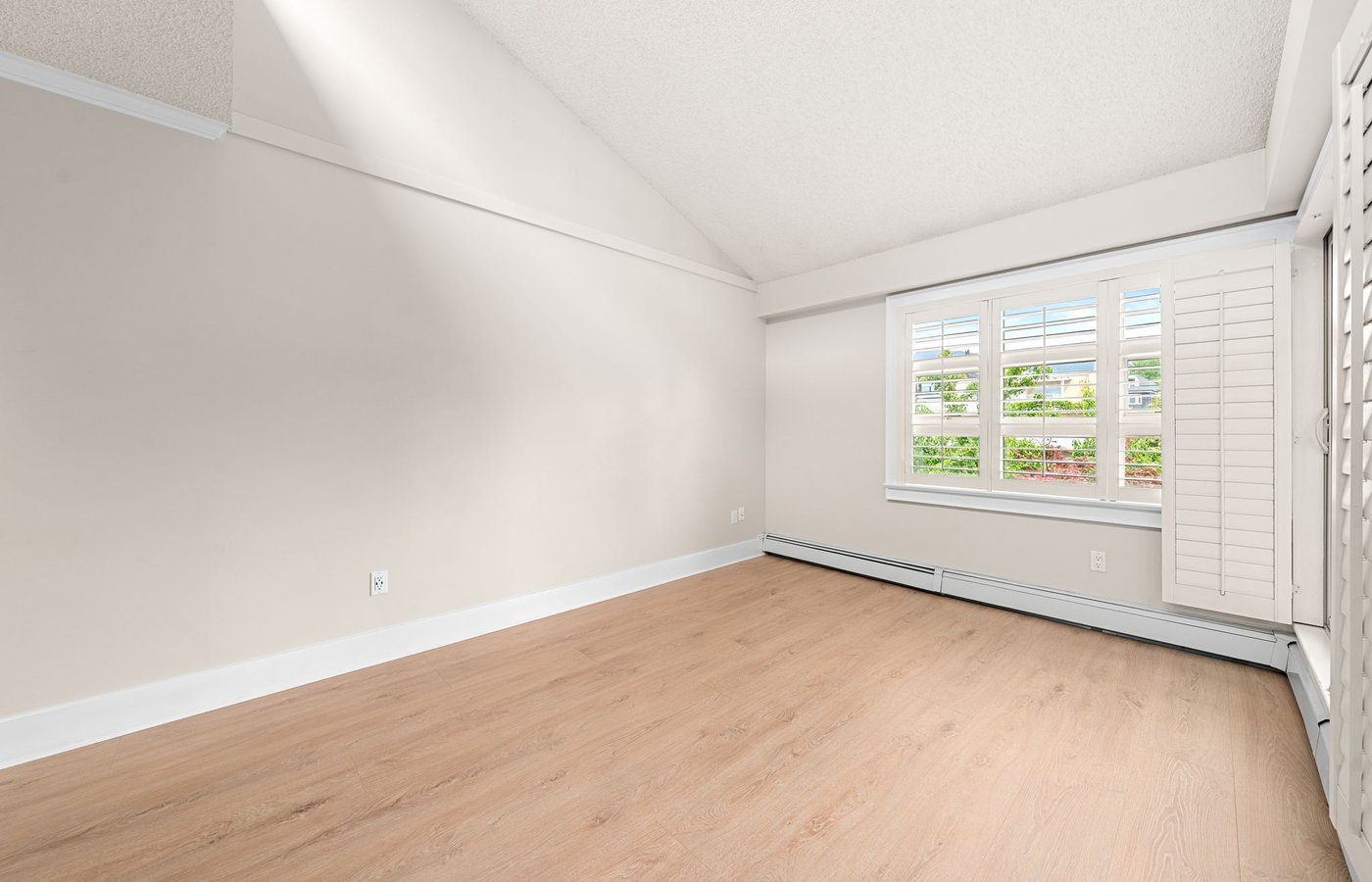 301 235 W 4th Street photo 21