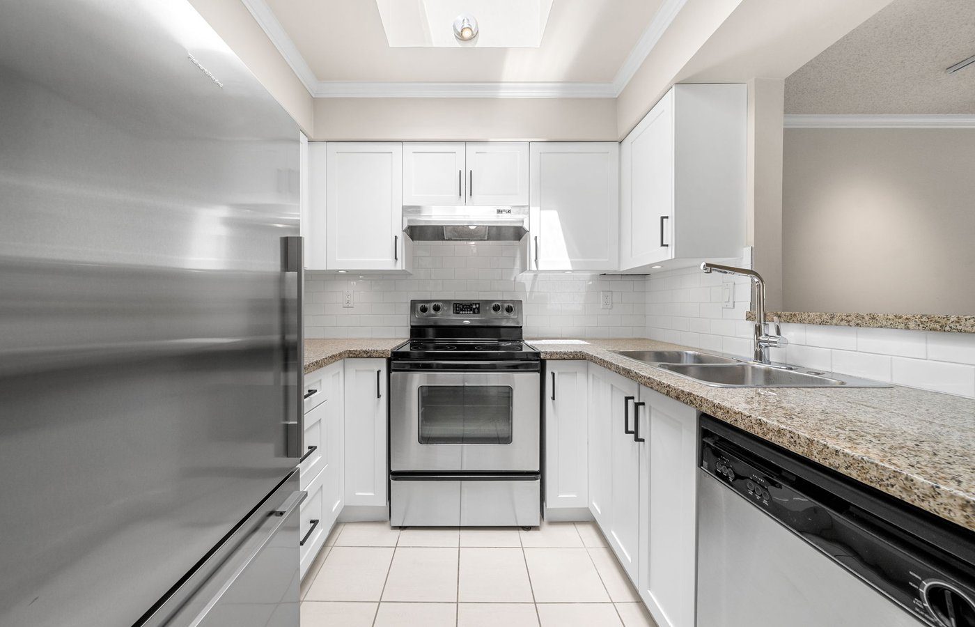 301 235 W 4th Street photo 4