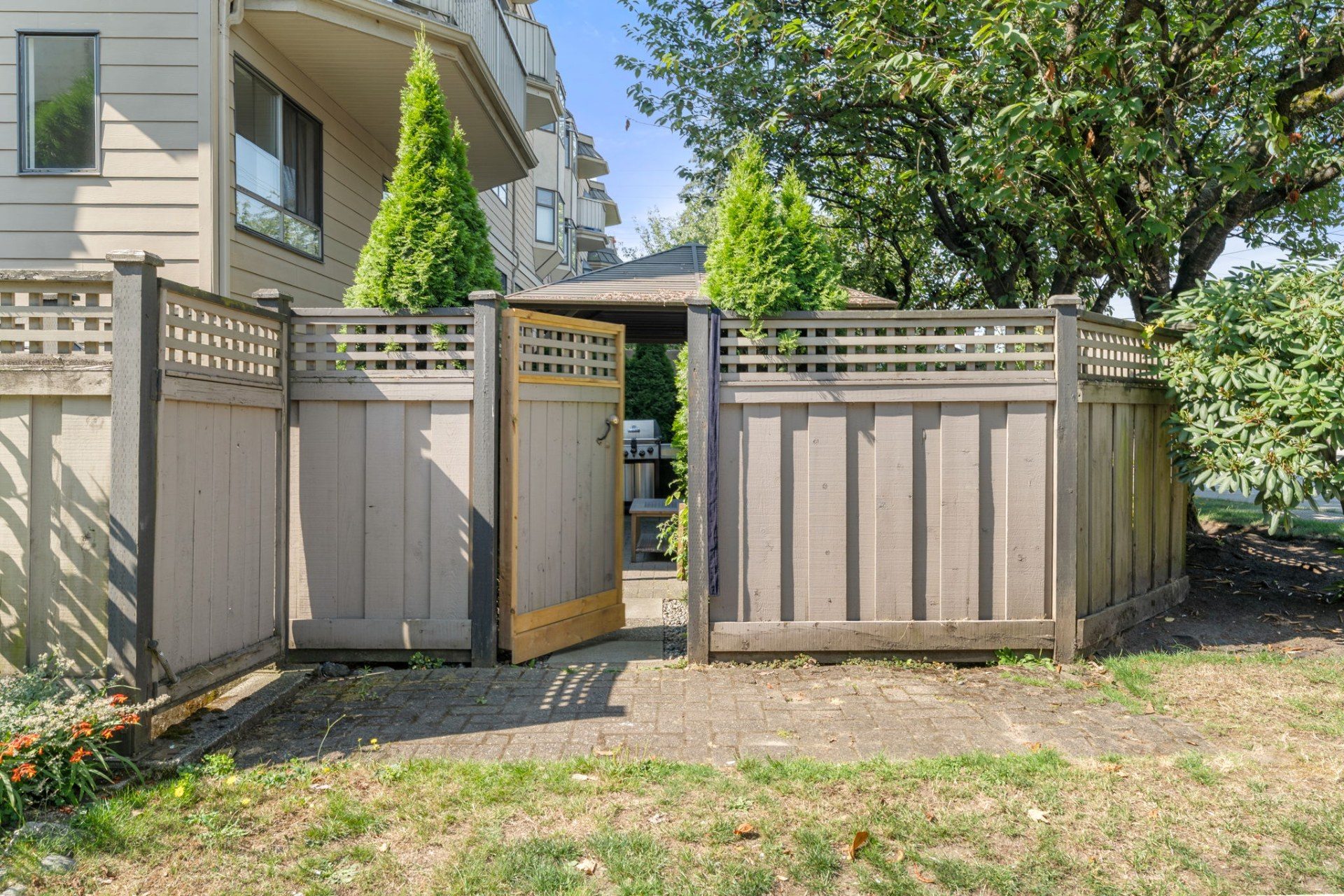 112 777 Eighth Street photo 3